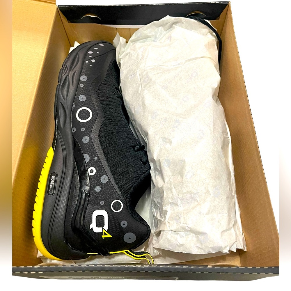 🌟🌟🌼NIB Q4MB-011 Men's Black and Yellow Athletic Shoes